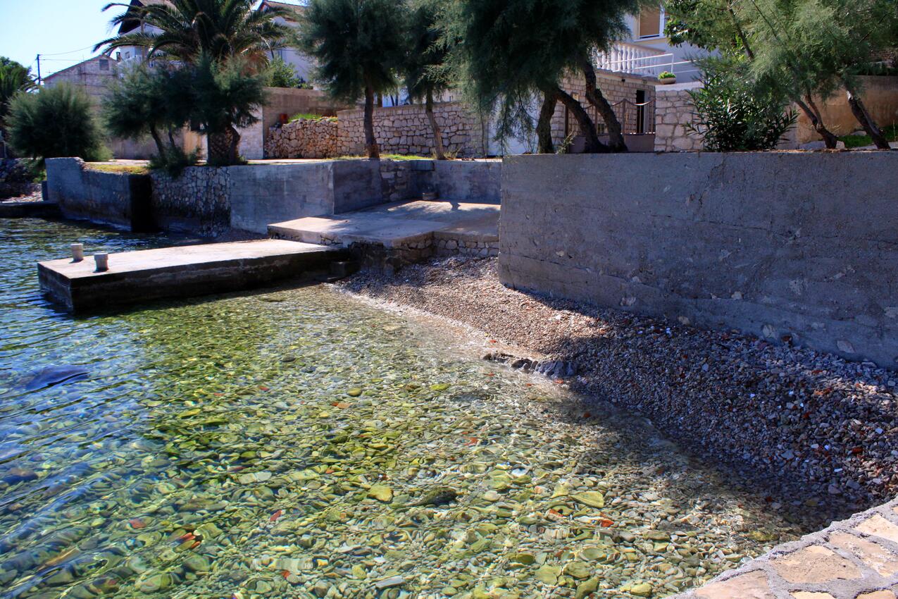 Nächster Strand - Ferienwohnungen und Zimmer mit Pool Kali, Ugljan