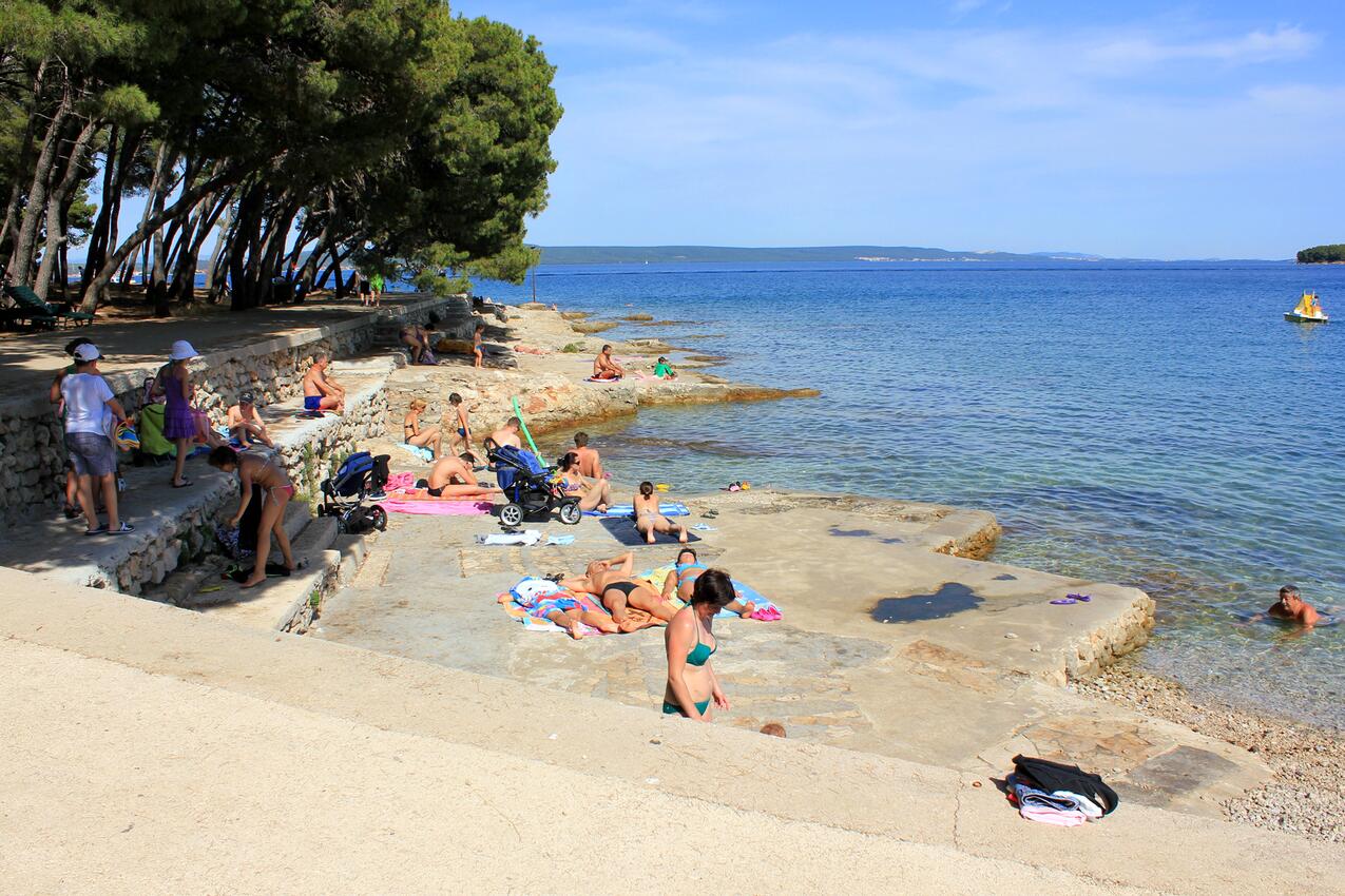 Najbliža plaža - Apartmani uz more Kukljica, Ugljan