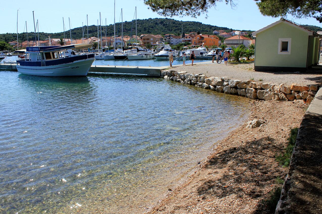 Najbliža plaža - Apartmani uz more Kukljica, Ugljan