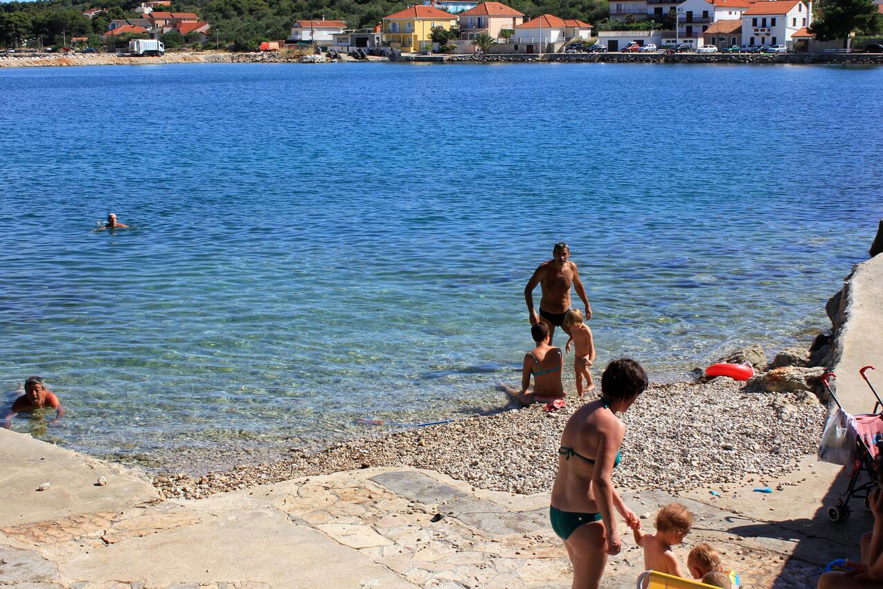 Najbliža plaža - Apartmani uz more Kukljica, Ugljan