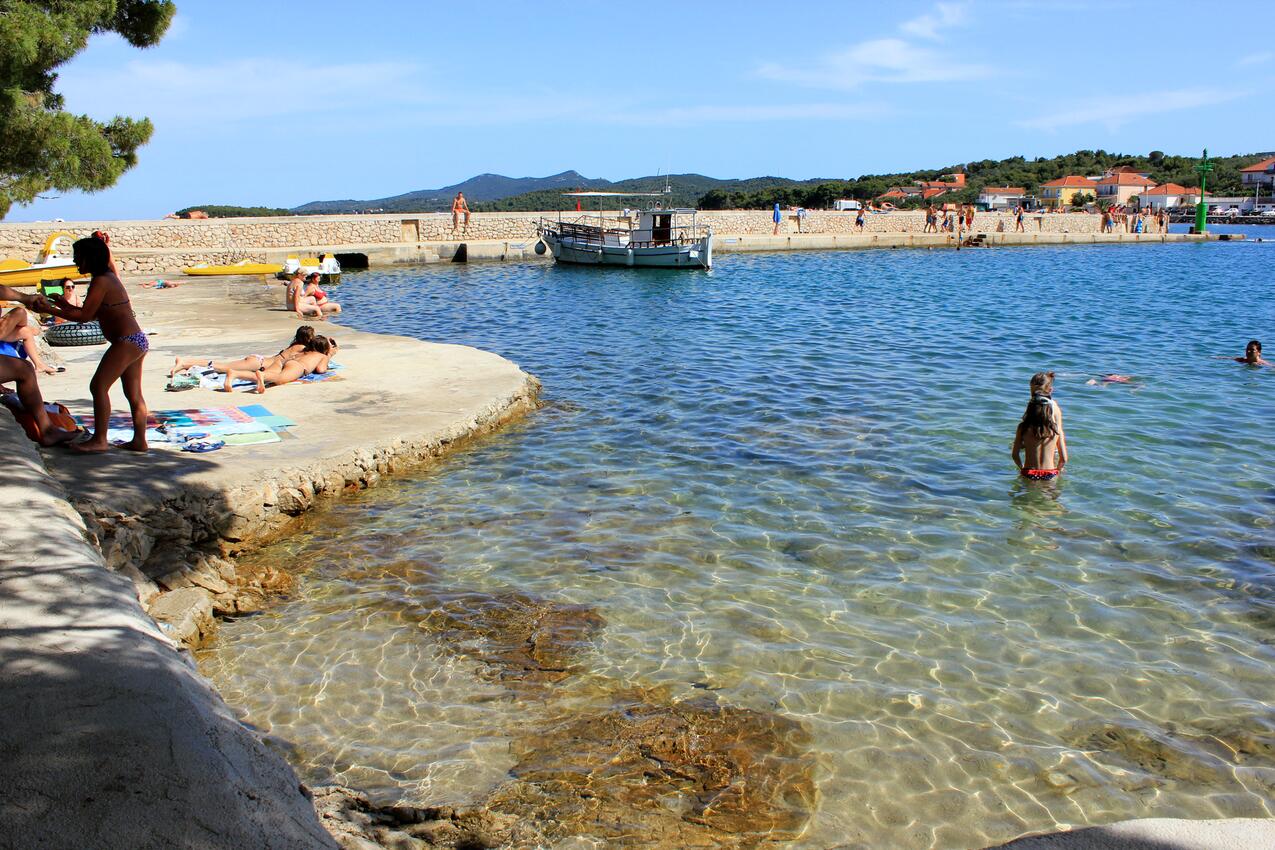 Najbliža plaža - Apartmani uz more Kukljica, Ugljan