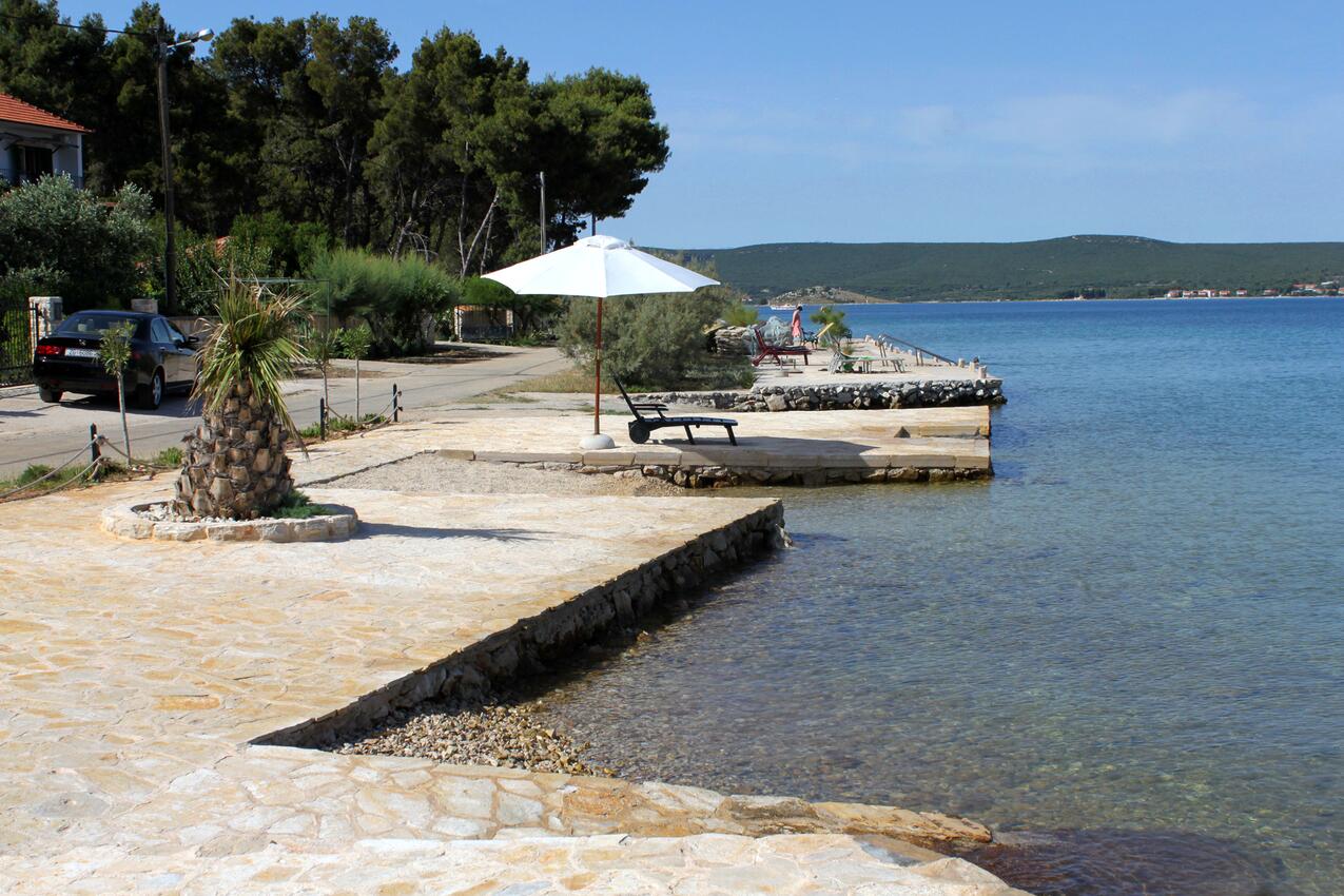 La spiaggia più vicina - Appartamenti accanto al mare Pasman