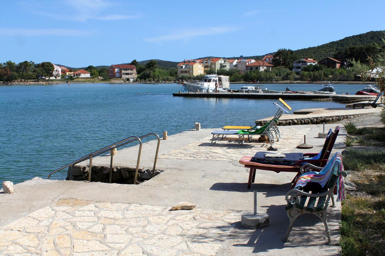 La spiaggia più vicina - Appartamenti accanto al mare Pasman