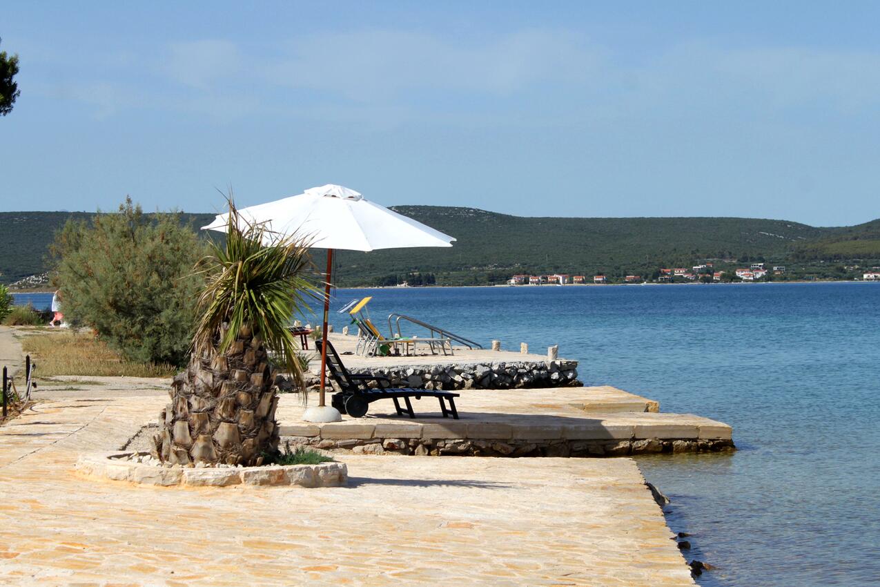 La spiaggia più vicina - Appartamenti accanto al mare Pasman