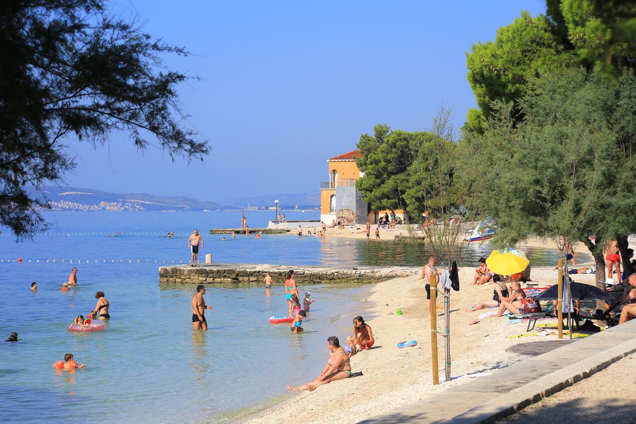 Nearest beach - Apartments by the sea Kaštel Kambelovac, Kaštela