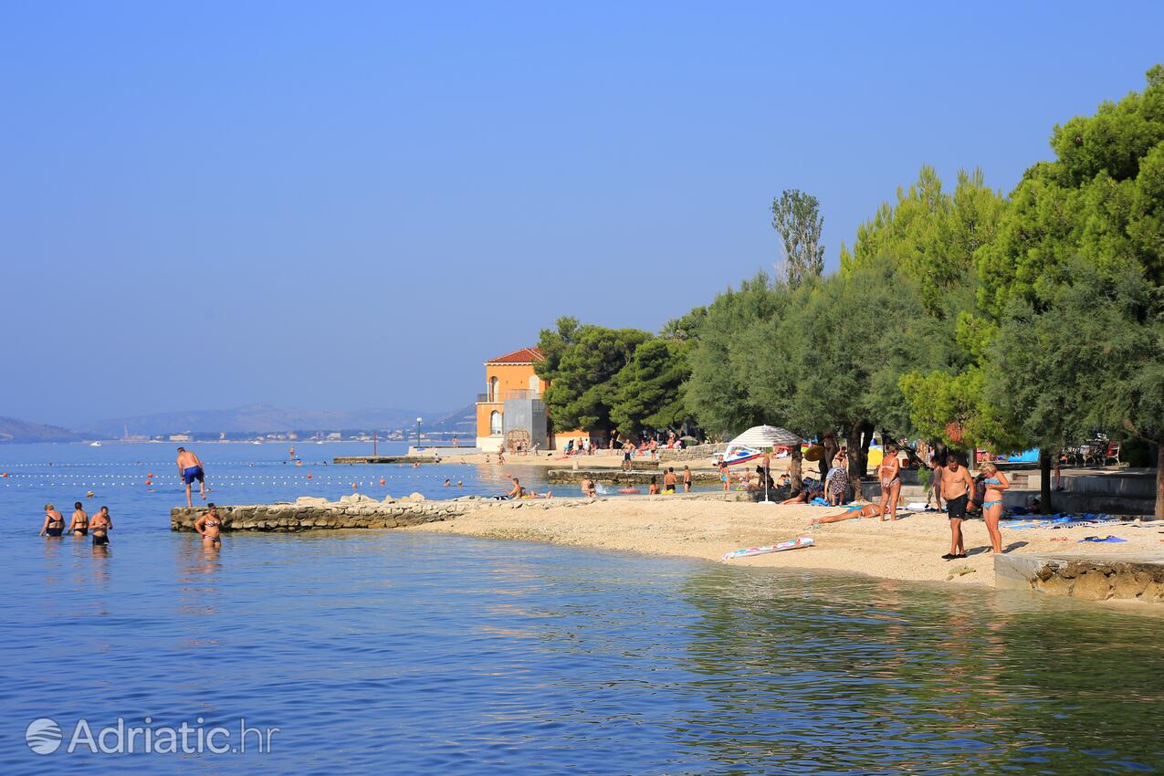 Nächster Strand - Ferienwohnungen mit Parkplatz Kastel Kambelovac, Kastela