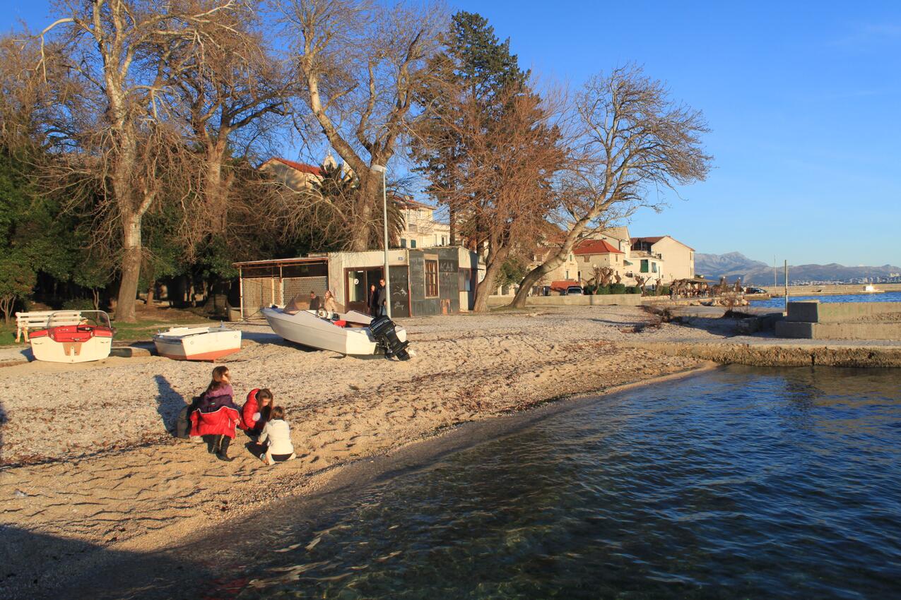 Nächster Strand - Ferienwohnungen am Meer Kastel Luksic, Kastela