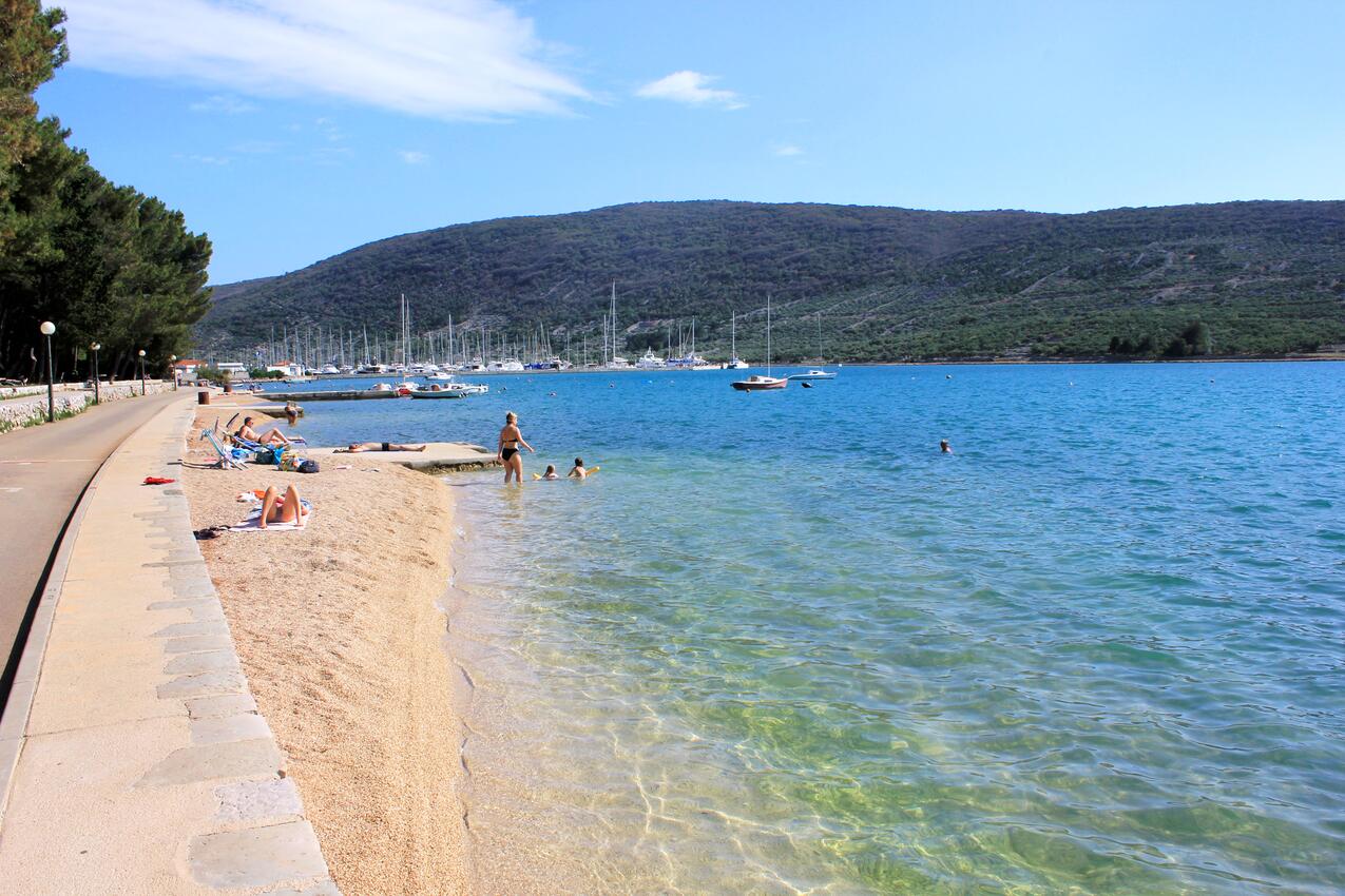 Nächster Strand - Ferienwohnungen mit Parkplatz Loznati, Cres