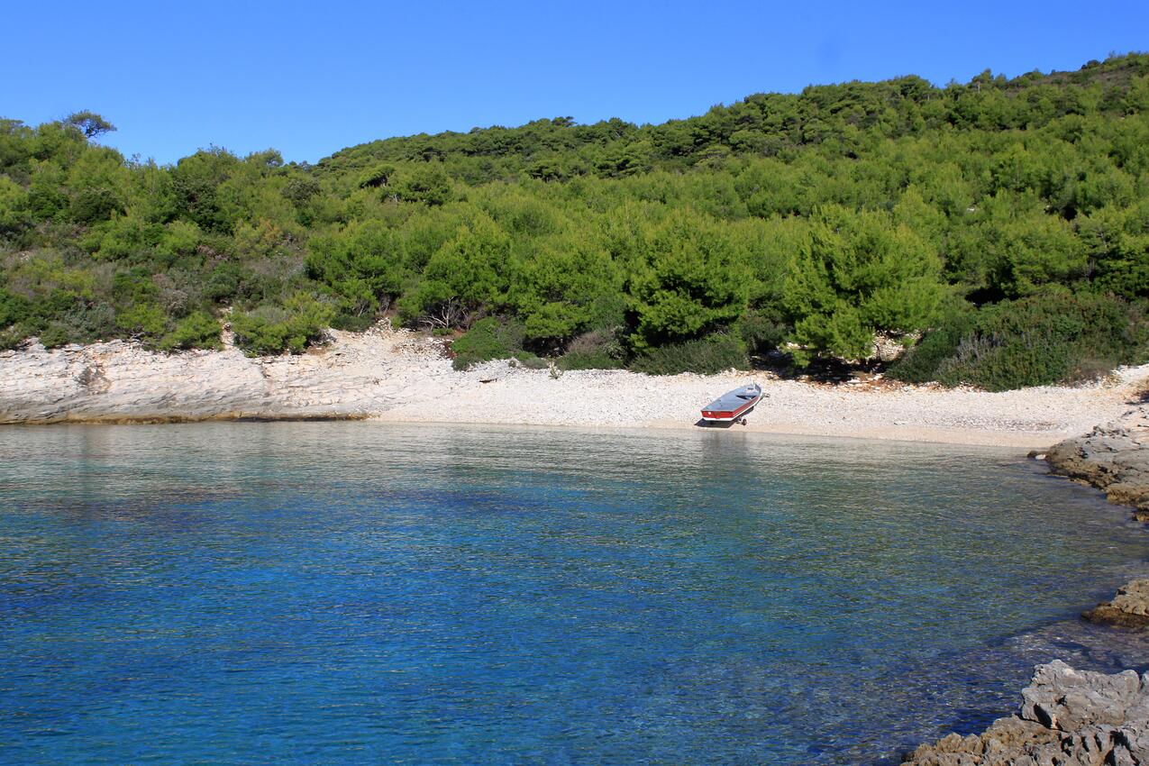 Nermeste strand - Lejlighedens parkeringsplads Rukavac, Vis