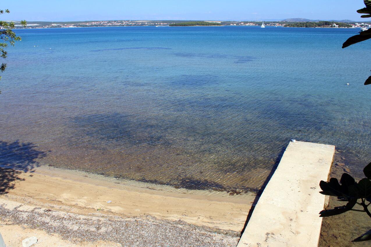 La spiaggia più vicina - Appartamenti e camere accanto al mare Tuconio - Tkon, Pasman