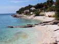 Nærmeste strand Stranden Skalinada i Zavala, Hvar.