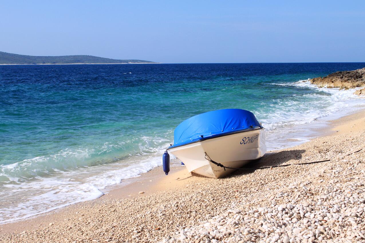 Nächster Strand - Ferienwohnungen mit Parkplatz Zavala, Hvar