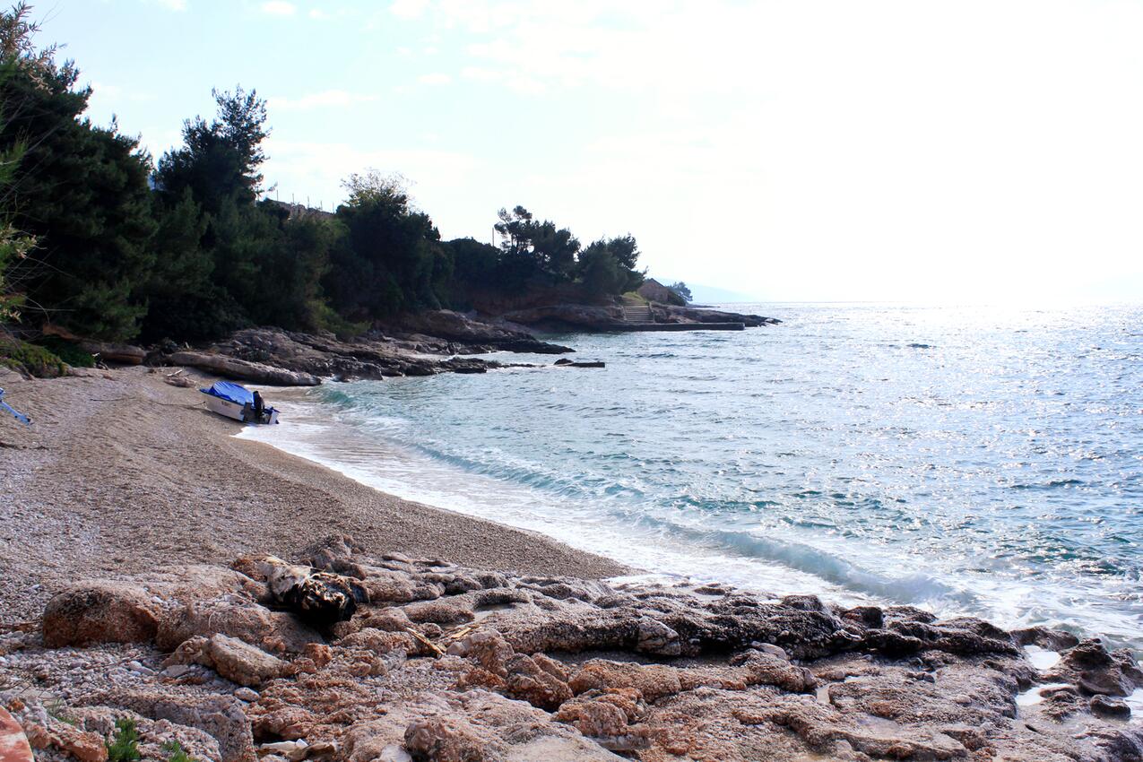 Nächster Strand - Ferienwohnungen mit Parkplatz Zavala, Hvar