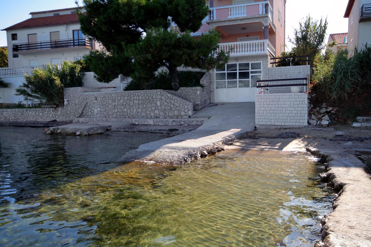 Nearest beach - Apartments with parking spaces Tkon, Pašman