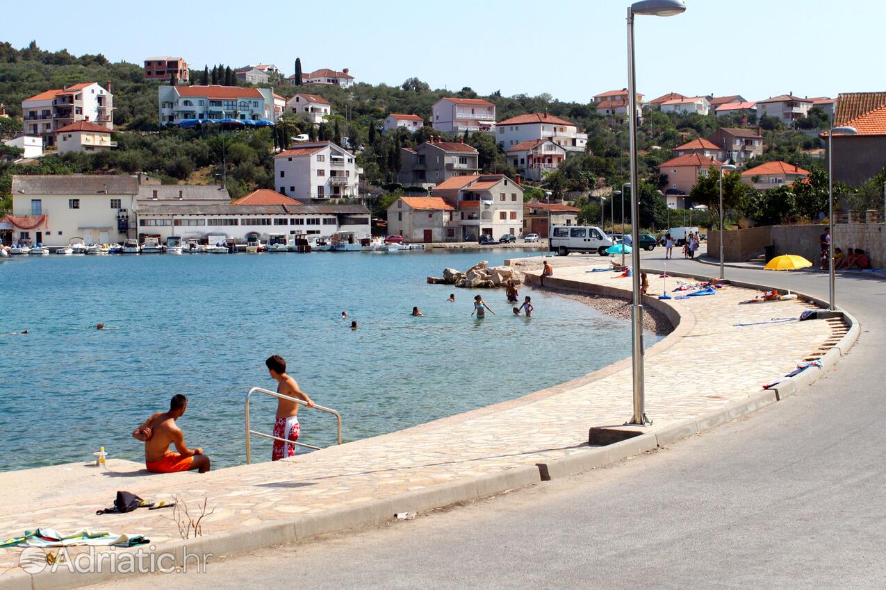 Nearest beach - Apartments with a parking space Kali, Ugljan