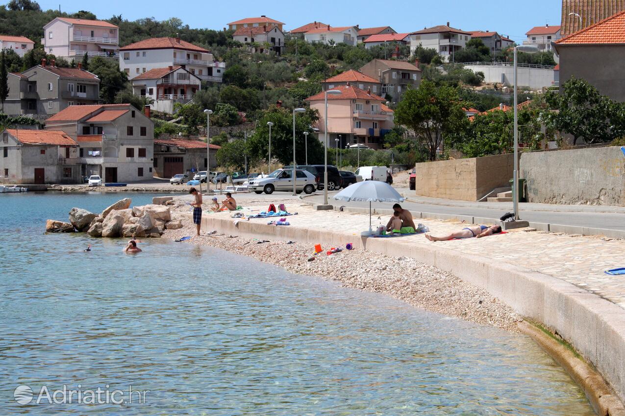 Nearest beach - Apartments with a parking space Kali, Ugljan