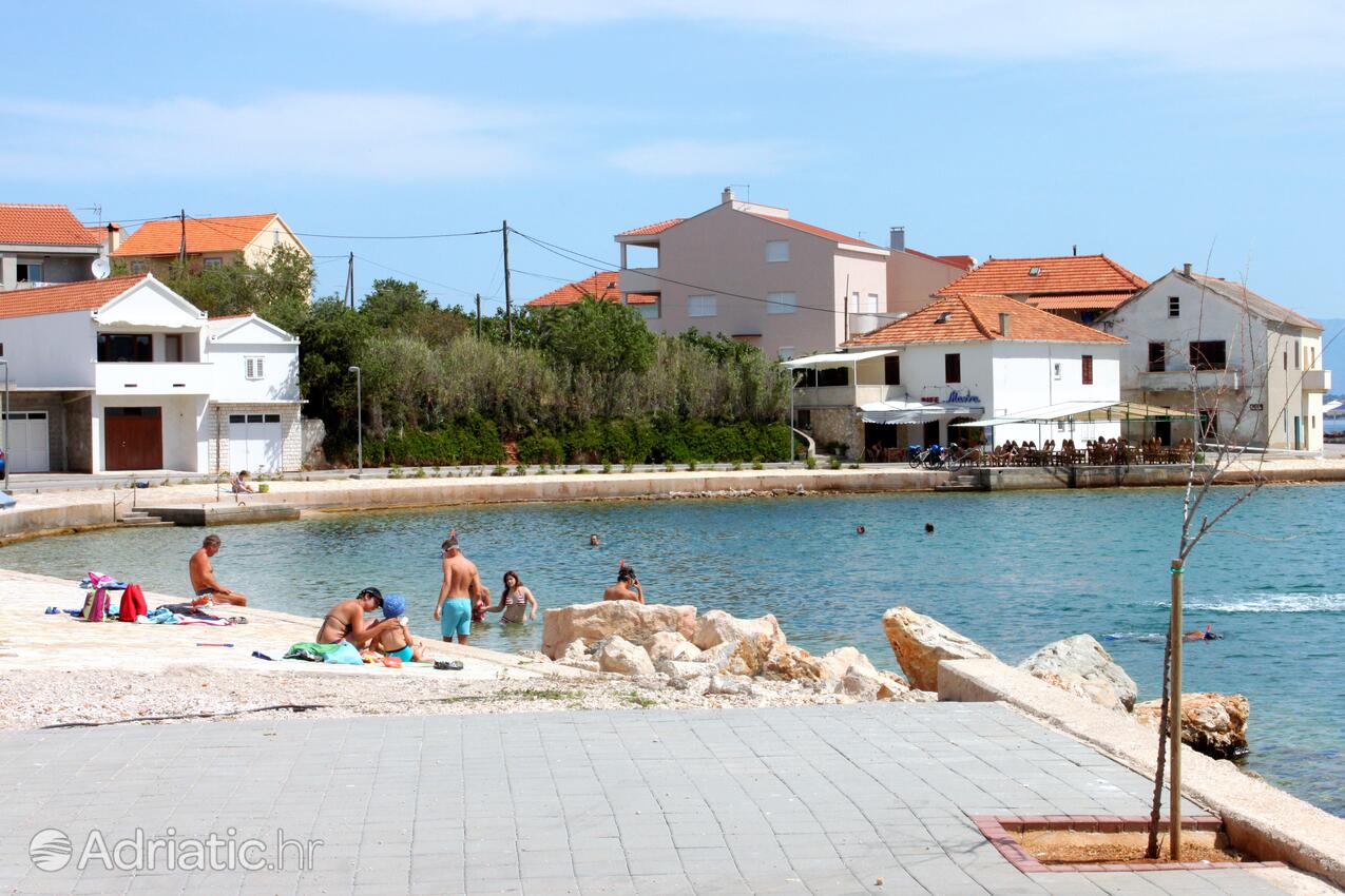 Nearest beach - Apartments with a parking space Kali, Ugljan