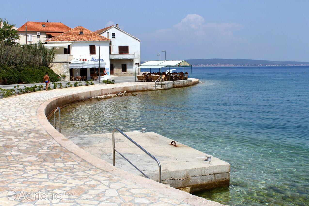 Nearest beach - Apartments with a parking space Kali, Ugljan