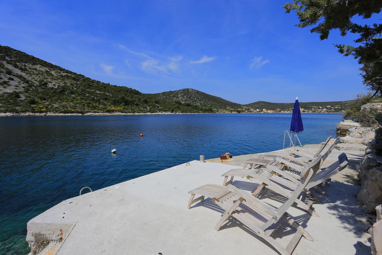 La spiaggia più vicina - Appartamenti accanto al mare Vinisce, Traù - Trogir