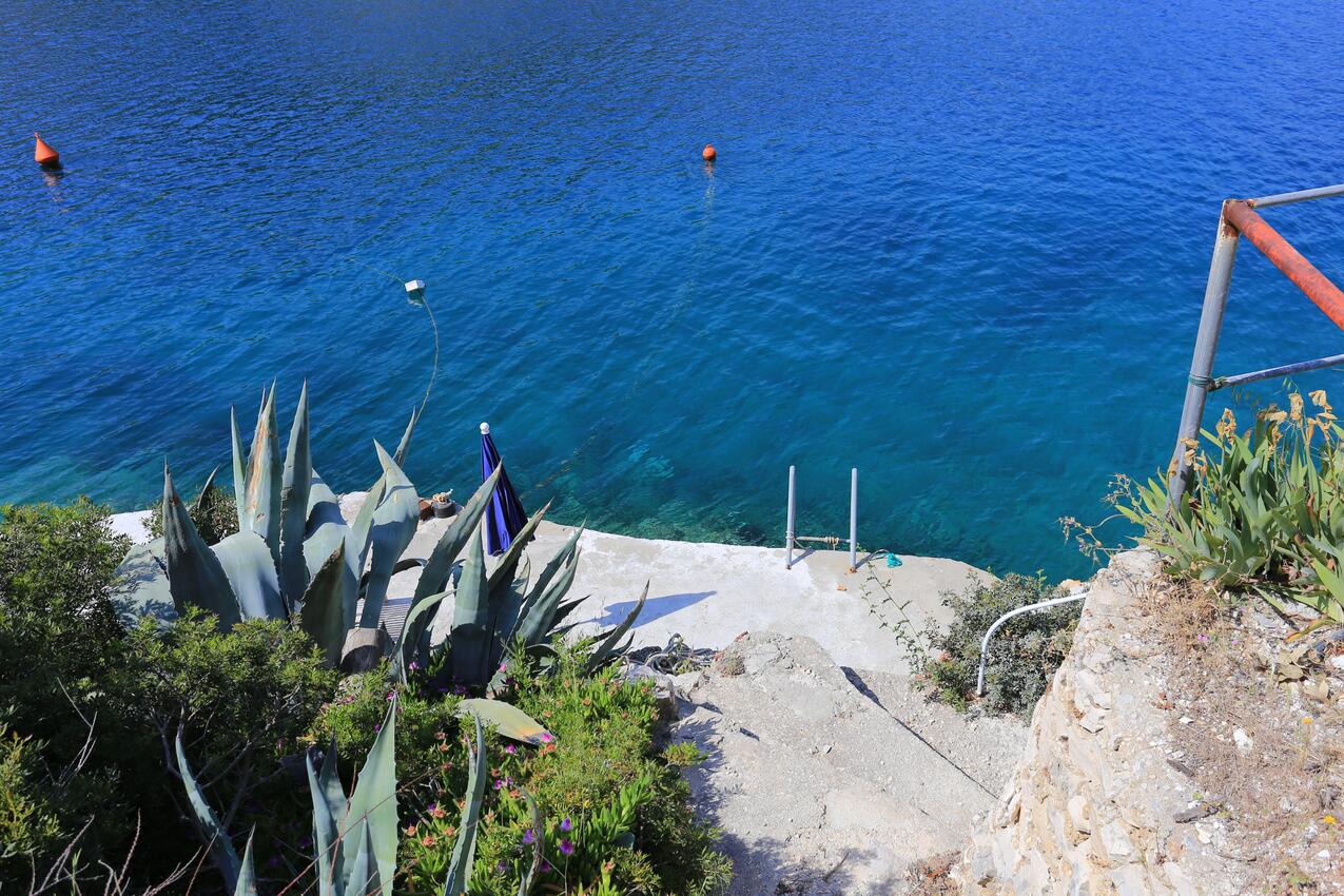 La spiaggia più vicina - Appartamenti accanto al mare Vinisce, Traù - Trogir