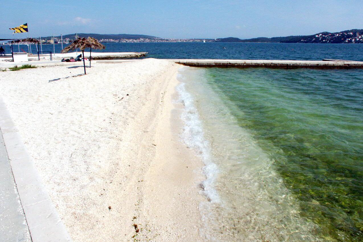 Nächster Strand - Ferienwohnungen mit Parkplatz Seget Vranjica, Trogir