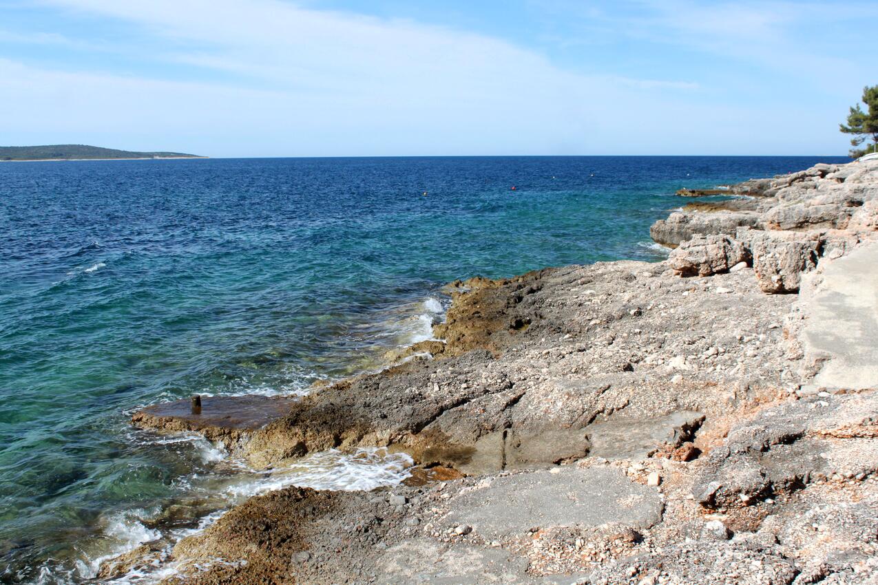 Najbliža plaža - Apartmani uz more Zavala, Hvar