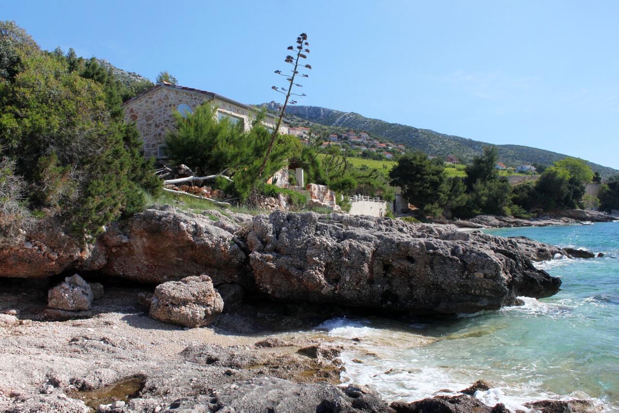 Najbliža plaža - Apartmani uz more Zavala, Hvar