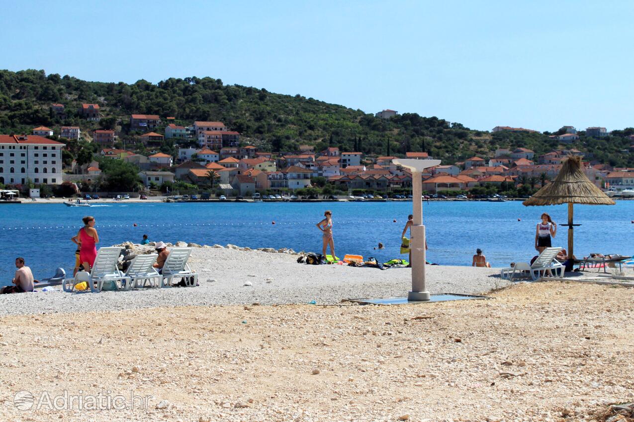 Nearest beach - Family friendly apartments with a swimming pool Trogir