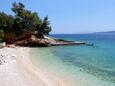 Najbliža plaža Plaža Petračica u mjestu Zavala, Hvar.