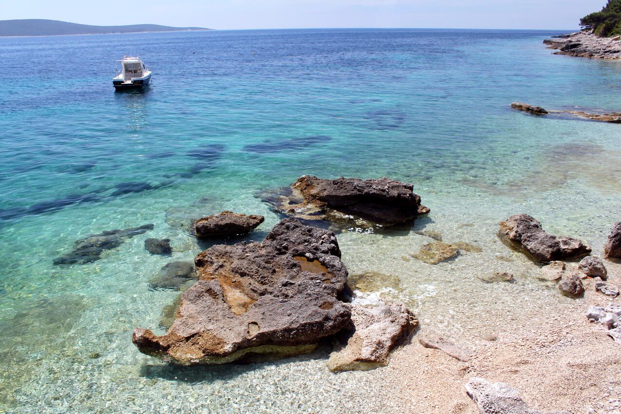 Nejbližší pláž - Apartmány s parkovištěm Zavala, Hvar