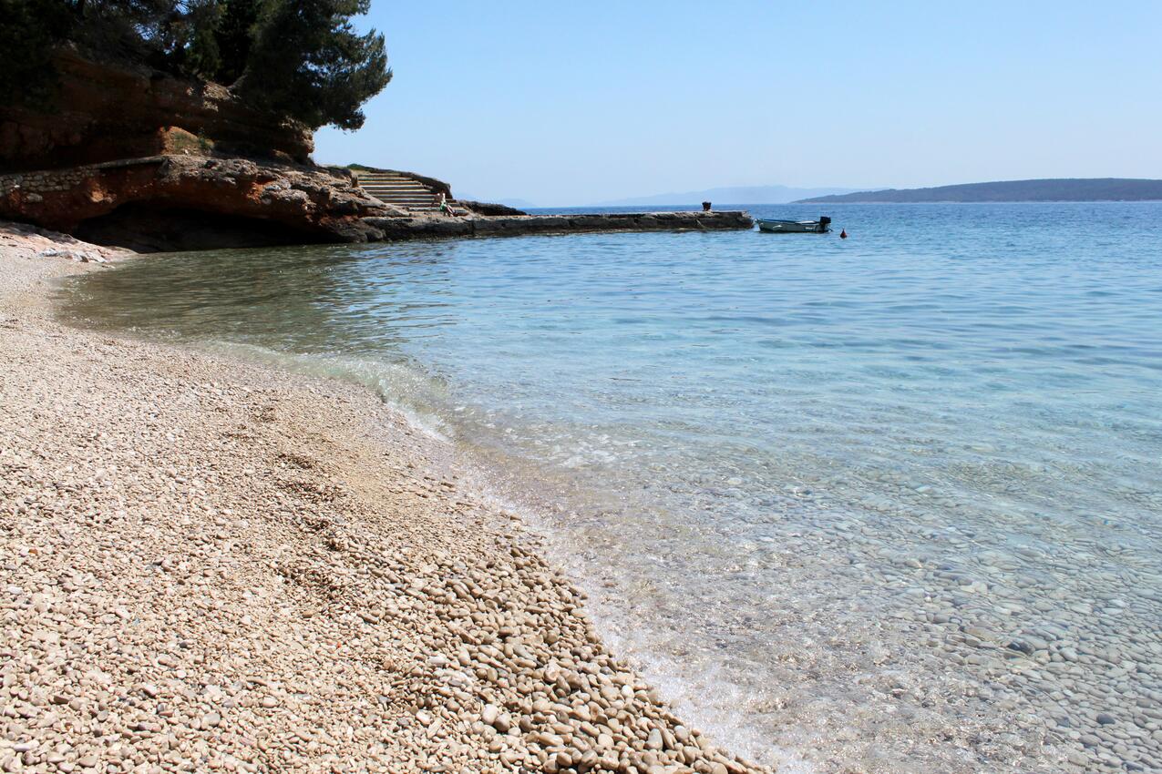 Nejbližší pláž - Apartmány s parkovištěm Zavala, Hvar