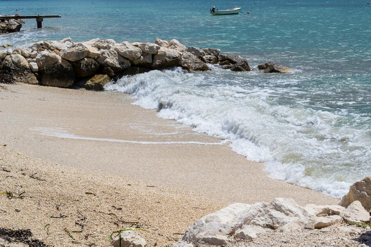La spiaggia più vicina - Appartamenti accanto al mare Podstrana, Spalato - Split