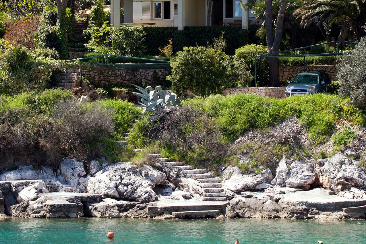 Najbliža plaža - Apartmani uz more Mavarštica, Čiovo