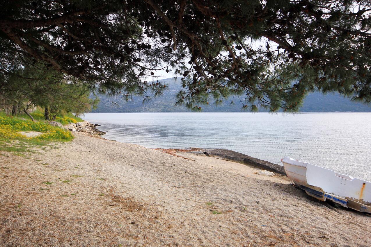 Nächster Strand - Ferienwohnungen am Meer Poljica, Trogir