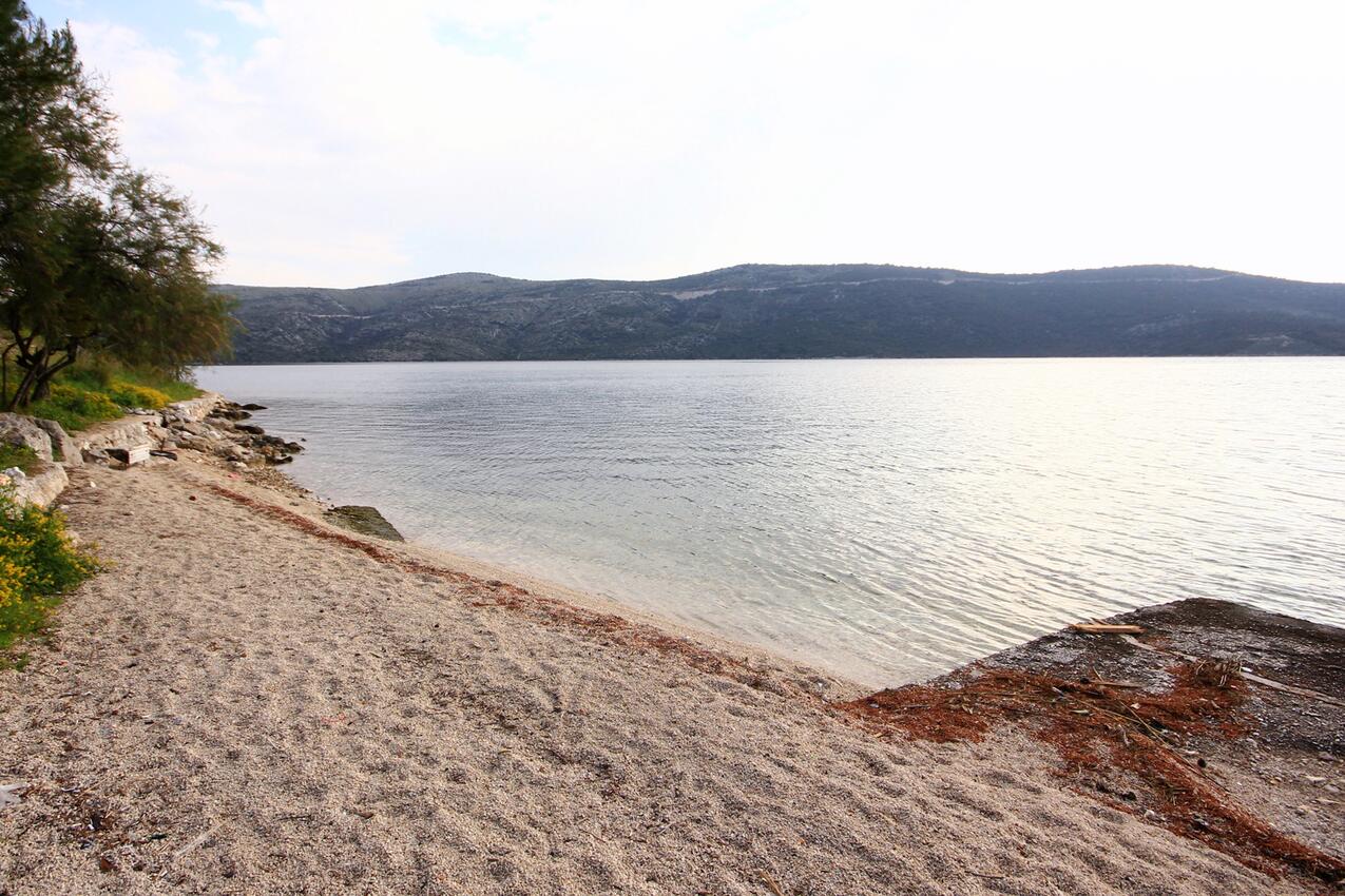 Nächster Strand - Ferienwohnungen am Meer Poljica, Trogir