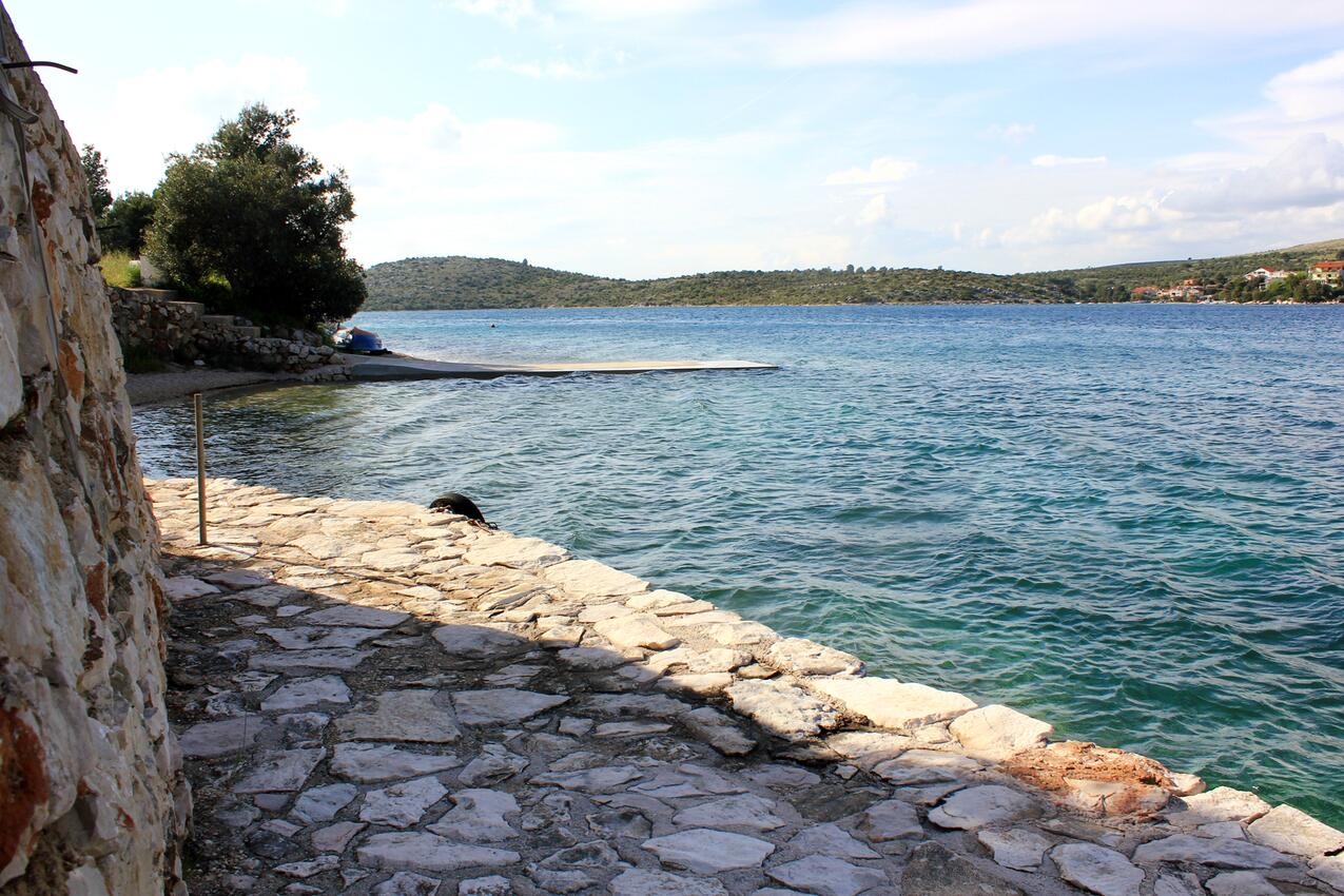 La spiaggia più vicina - Appartamenti accanto al mare Sparadici, Sebenico - Šibenik