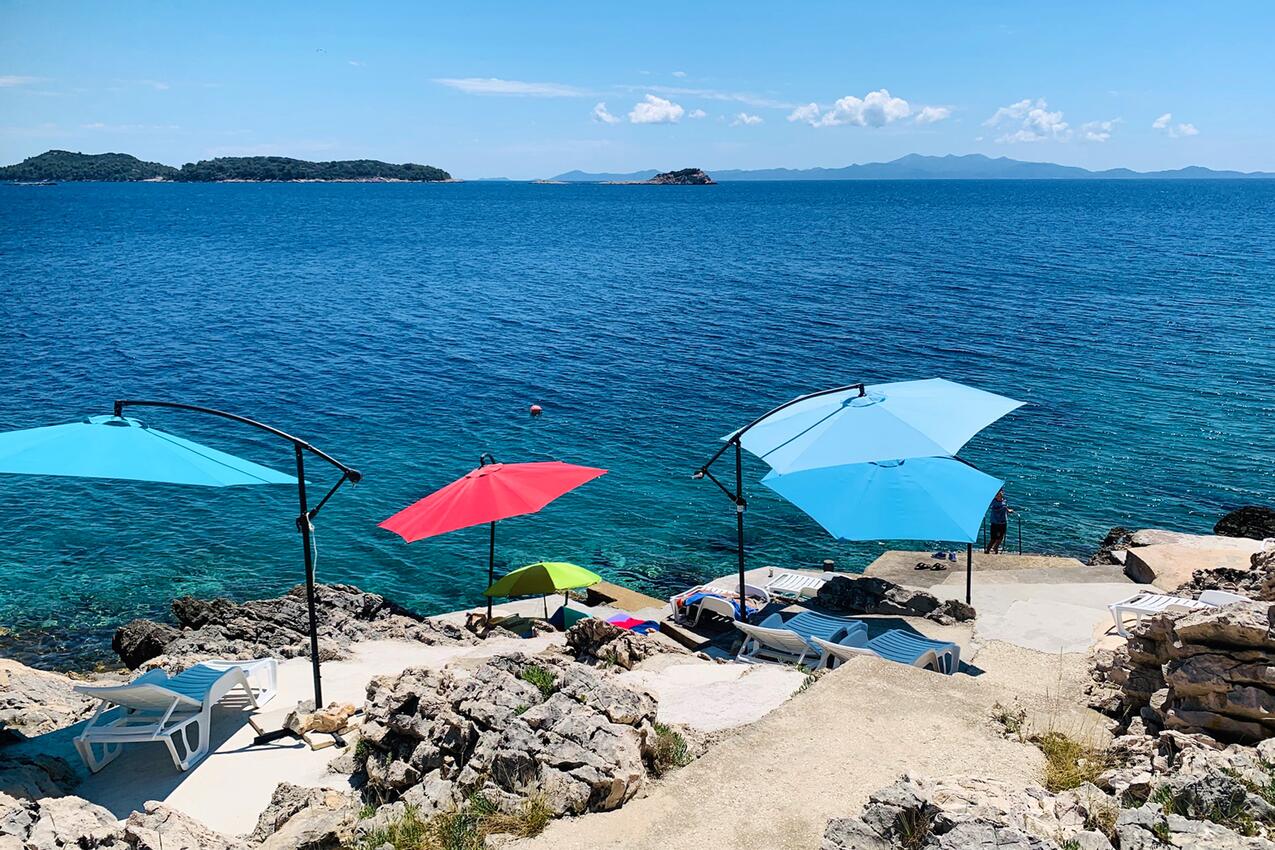 La spiaggia più vicina - Appartamenti accanto al mare per famiglie Prizba, Curzola - Korčula