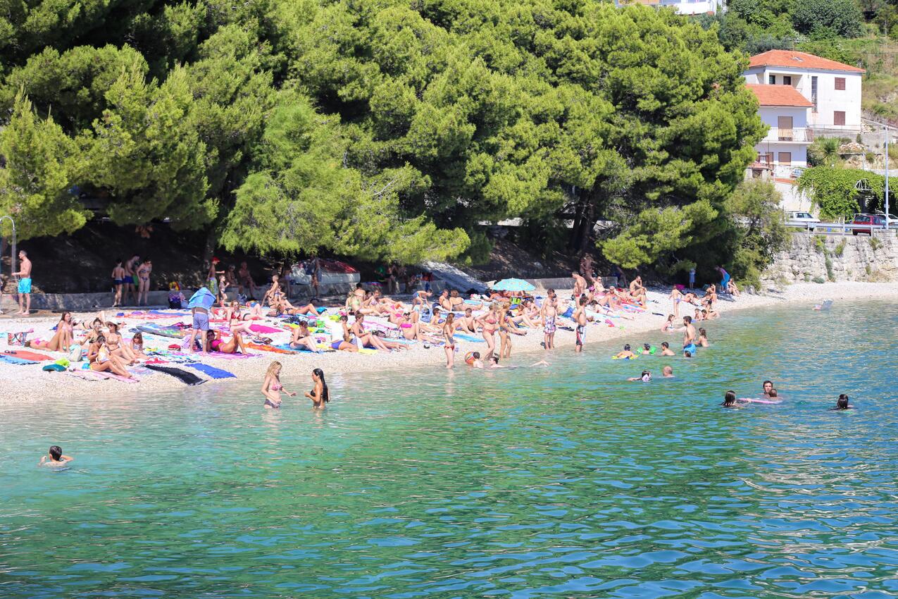 Nächster Strand - Ferienwohnungen am Meer Krilo Jesenice, Omis