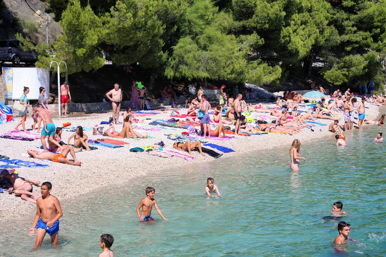 Nächster Strand - Ferienwohnungen am Meer Krilo Jesenice, Omis