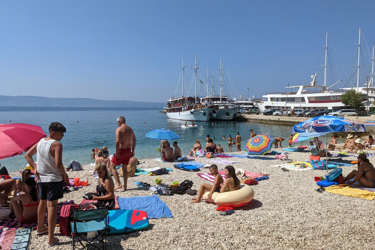 La spiaggia più vicina - Appartamenti accanto al mare Crilo Gessenizze - Krilo Jesenice, Almissa - Omiš