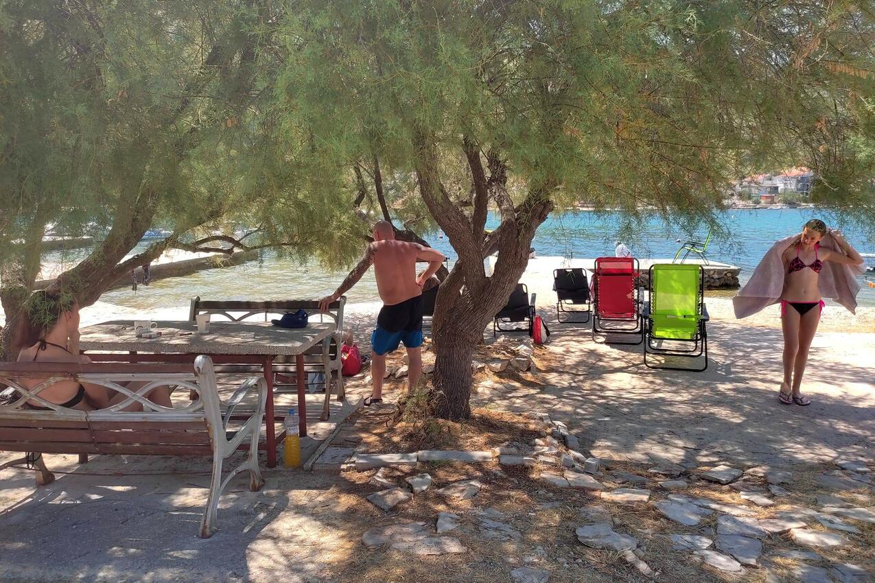 La spiaggia più vicina - Appartamenti accanto al mare Grebastica, Sebenico - Šibenik