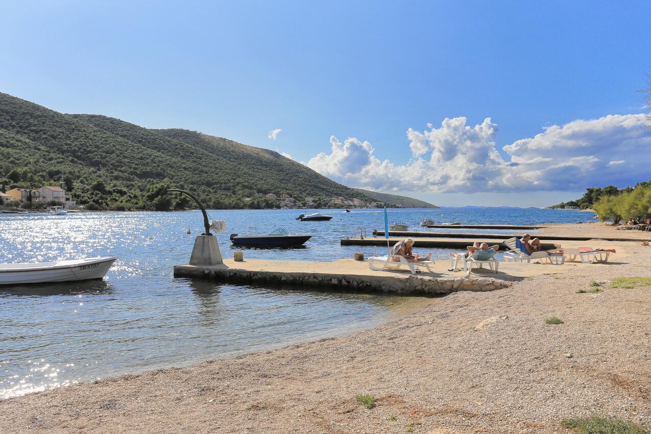 La spiaggia più vicina - Appartamenti accanto al mare Grebastica, Sebenico - Šibenik