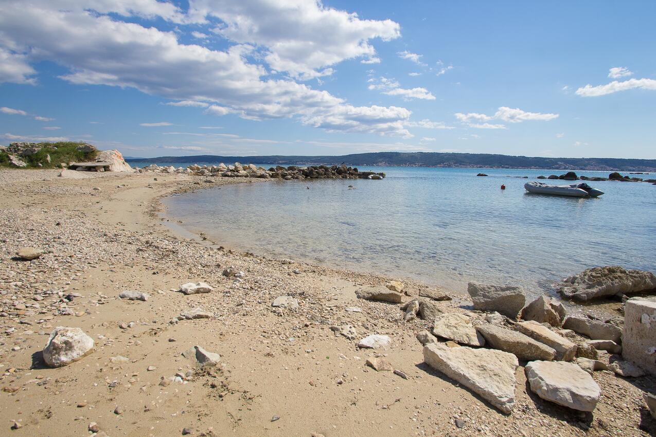 La spiaggia più vicina - Appartamenti e camere con piscina Kastel Novi, Castelli - Kaštela