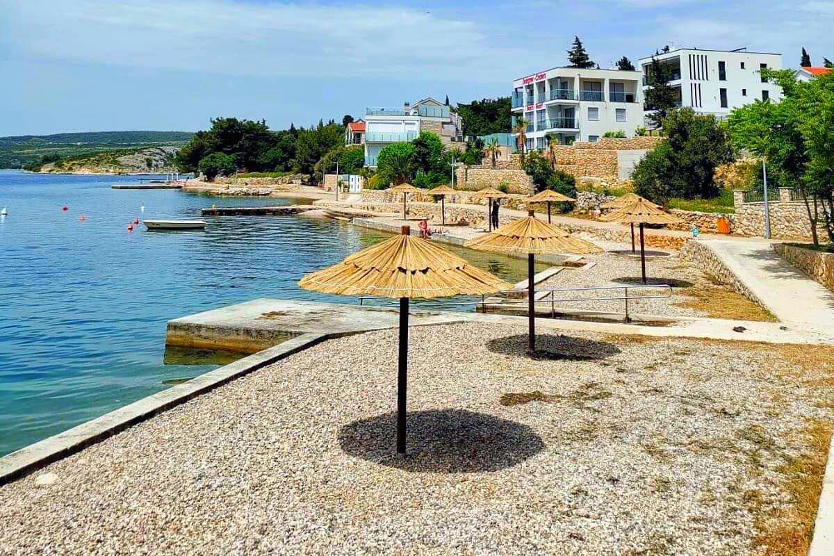 La spiaggia più vicina - Appartamenti con parcheggio Maslenica, Novigrad