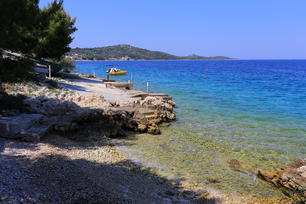 La spiaggia più vicina - Appartamenti accanto al mare per famiglie Razanj, Rogosnizza - Rogoznica