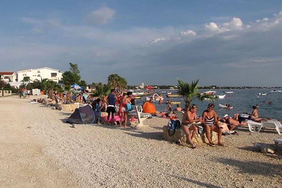 Najbliža plaža - Apartmani s parkingom Vir