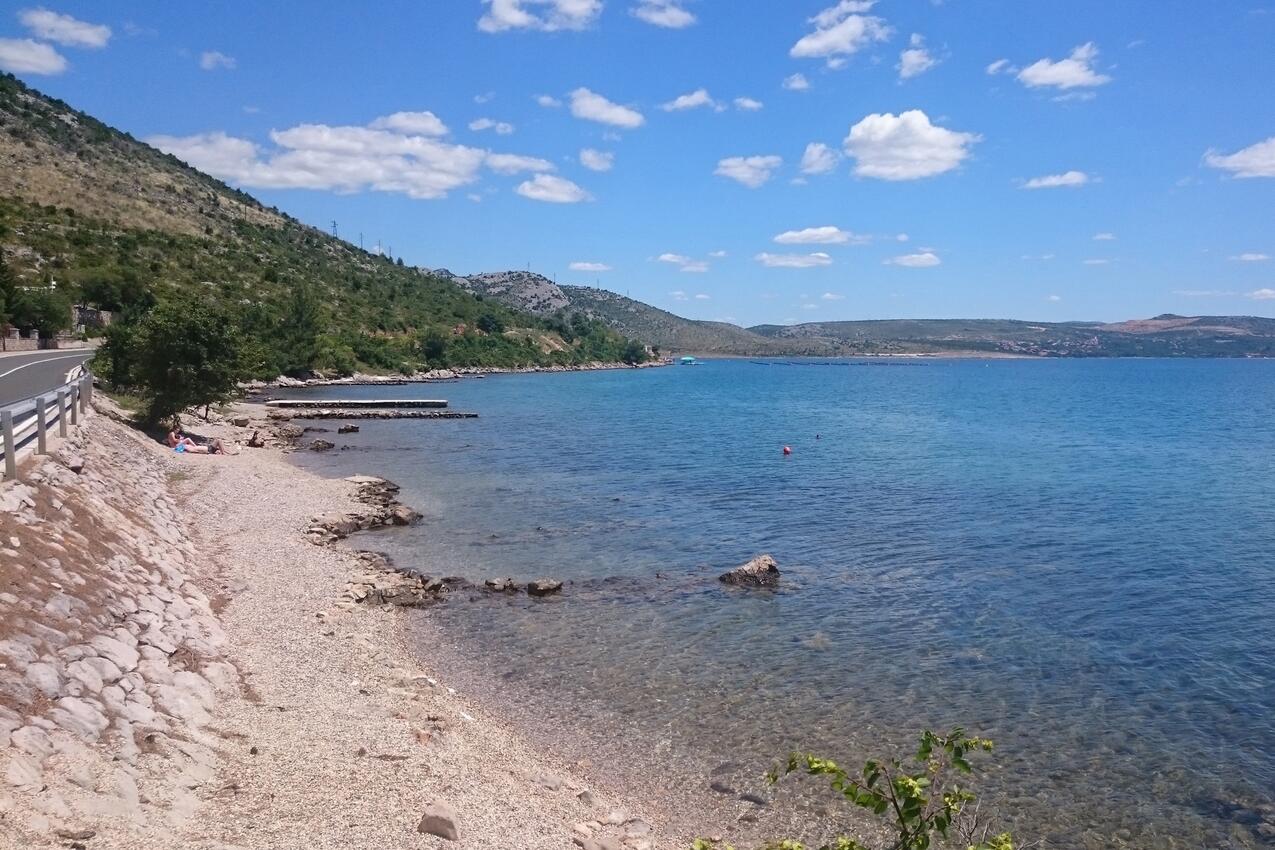 La spiaggia più vicina - Casa con piscina per famiglia Seline, Paklenica