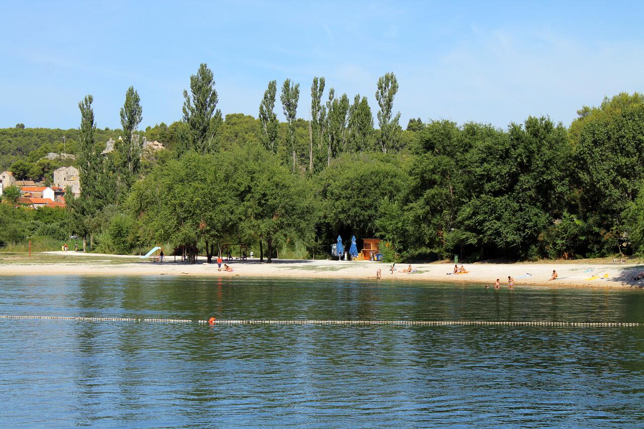 La spiaggia più vicina - Casa con piscina per famiglia Gluici, Krka