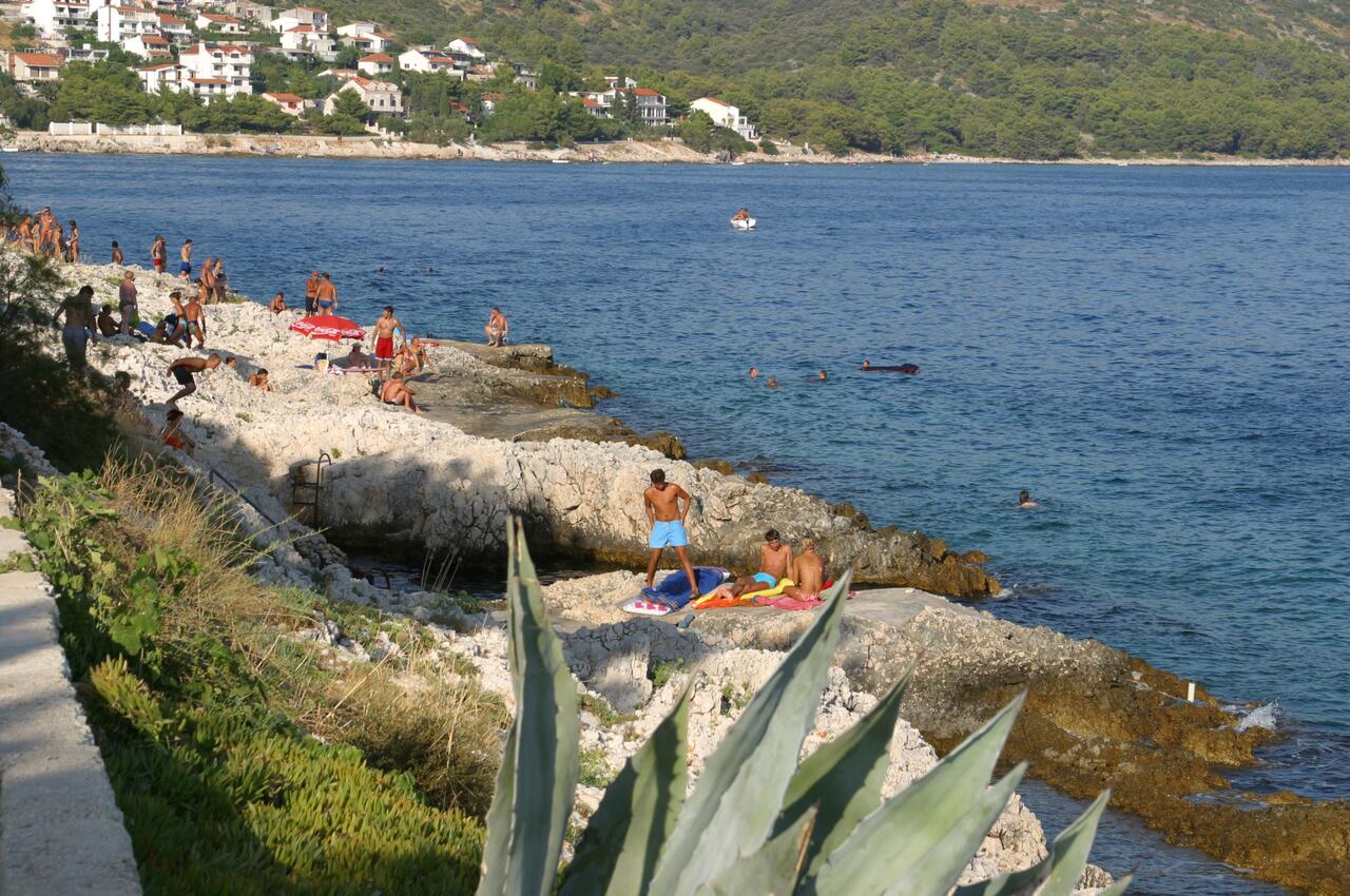 Nearest beach - Family friendly apartments with a swimming pool Bušinci, Čiovo
