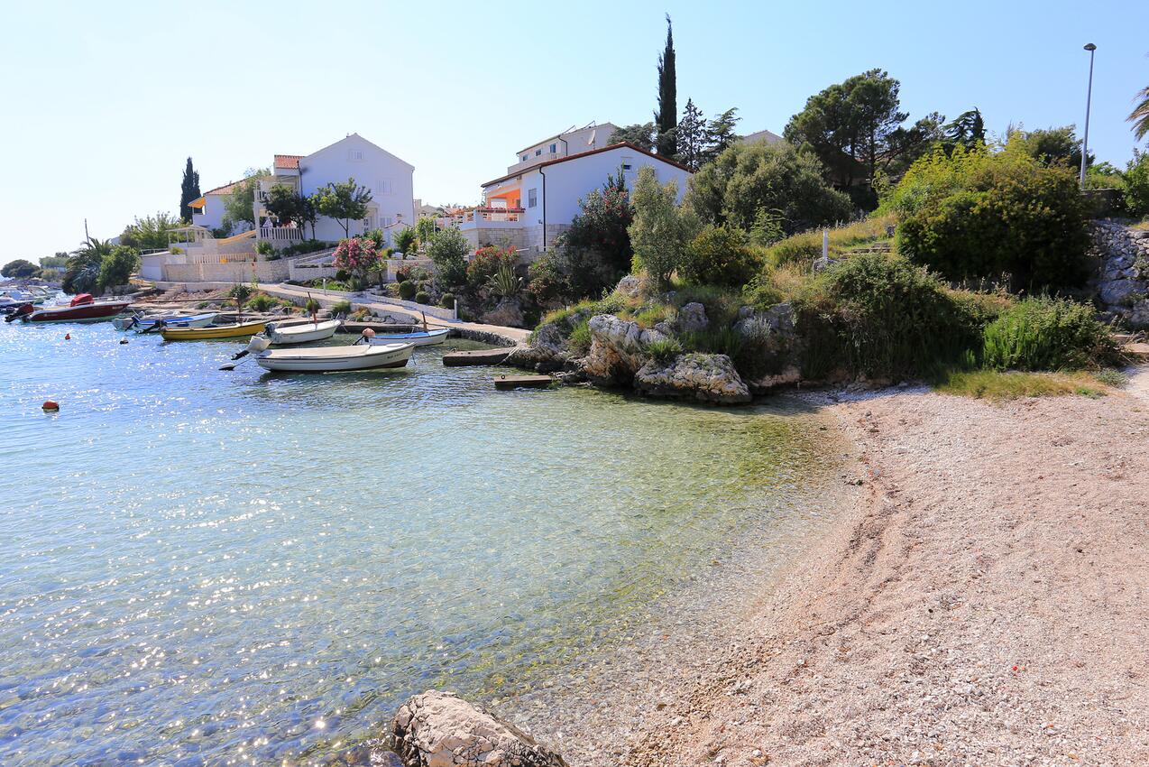 La spiaggia più vicina - Appartamenti accanto al mare Rogosnizza - Rogoznica